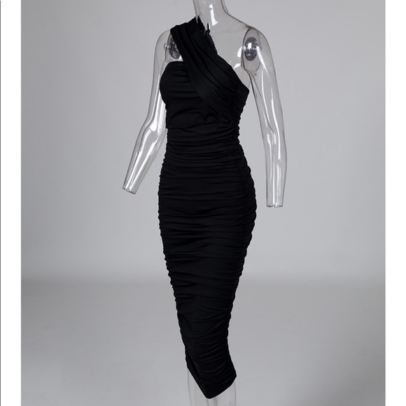 Black one shoulder ruch body con dress - Picture 2 of 5